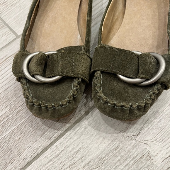 BCBG Generation Suede Green Ballet Flats Size 8 - Picture 3 of 9